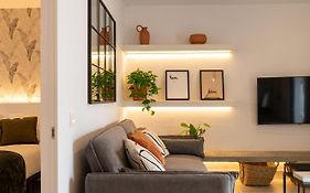 Apt The V Home